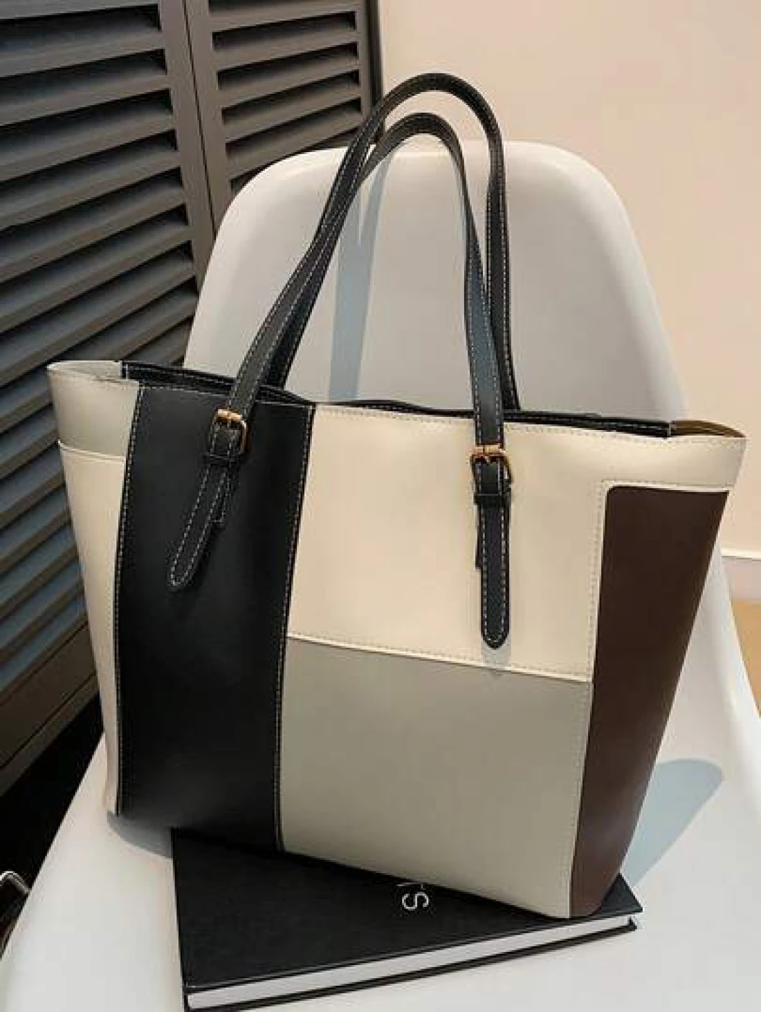 Fashionable Large Capacity Multi Pocket Over The Shoulder Tote Bag 32 12 28cm Casual Women s Large Handbag Fits Laptop Simple Stylish For Leisure Holiday