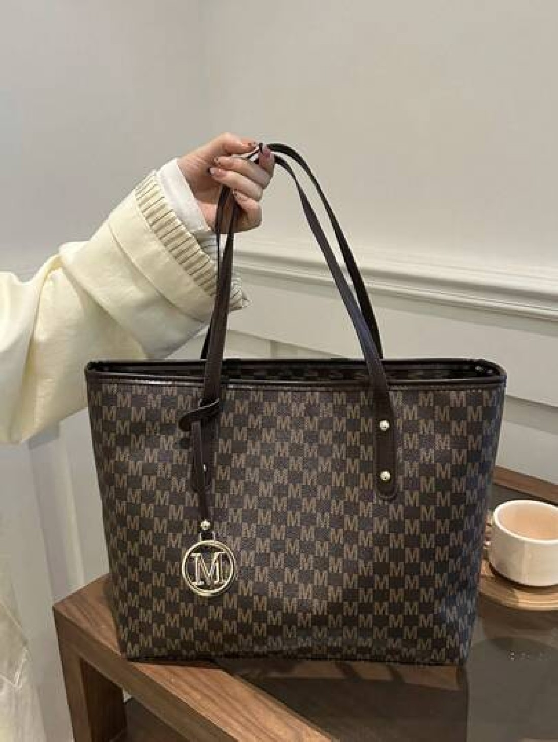 New Fashion Women s Large Capacity Full Body Print Design Letter Pattern Decoration Design Double Handle Tote Bag Suitable For Work And Commuting School Bag Large Capacity Portable Classic Casual Busi