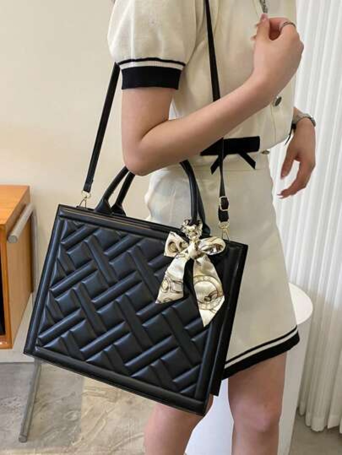 Versatile Women s Handbag With Scarf 2024 Summer New Commuting Tote Bag Shoulder Crossbody Chic Small Square Bag With Plaid Scarf Mark