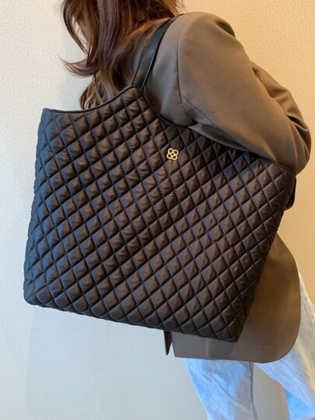 Lightweight Business Casual Large Capacity Double Handle Quilted Shoulder Tote Bag For Female Flower Decor Quilted Top Handle Bag For Teen Girls Women College Students Rookies White Collar Workers Per
