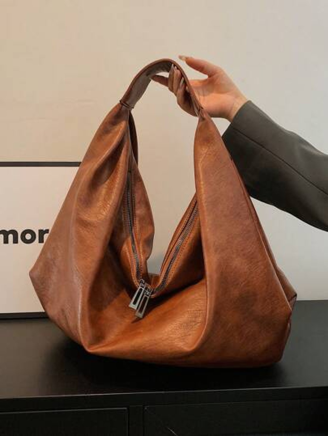 KVKY Large Retro Style Hobo Bag Large Capacity PU Tote Bag Women s Casual Shoulder Bag Armpit Bag With Zipper Suitable For Shopping Commuting Work And School Suitable For College Students White Collar