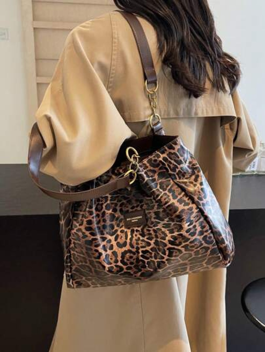 Women Leopard Print Letter Decor Fashionable Versatile Tote Bag