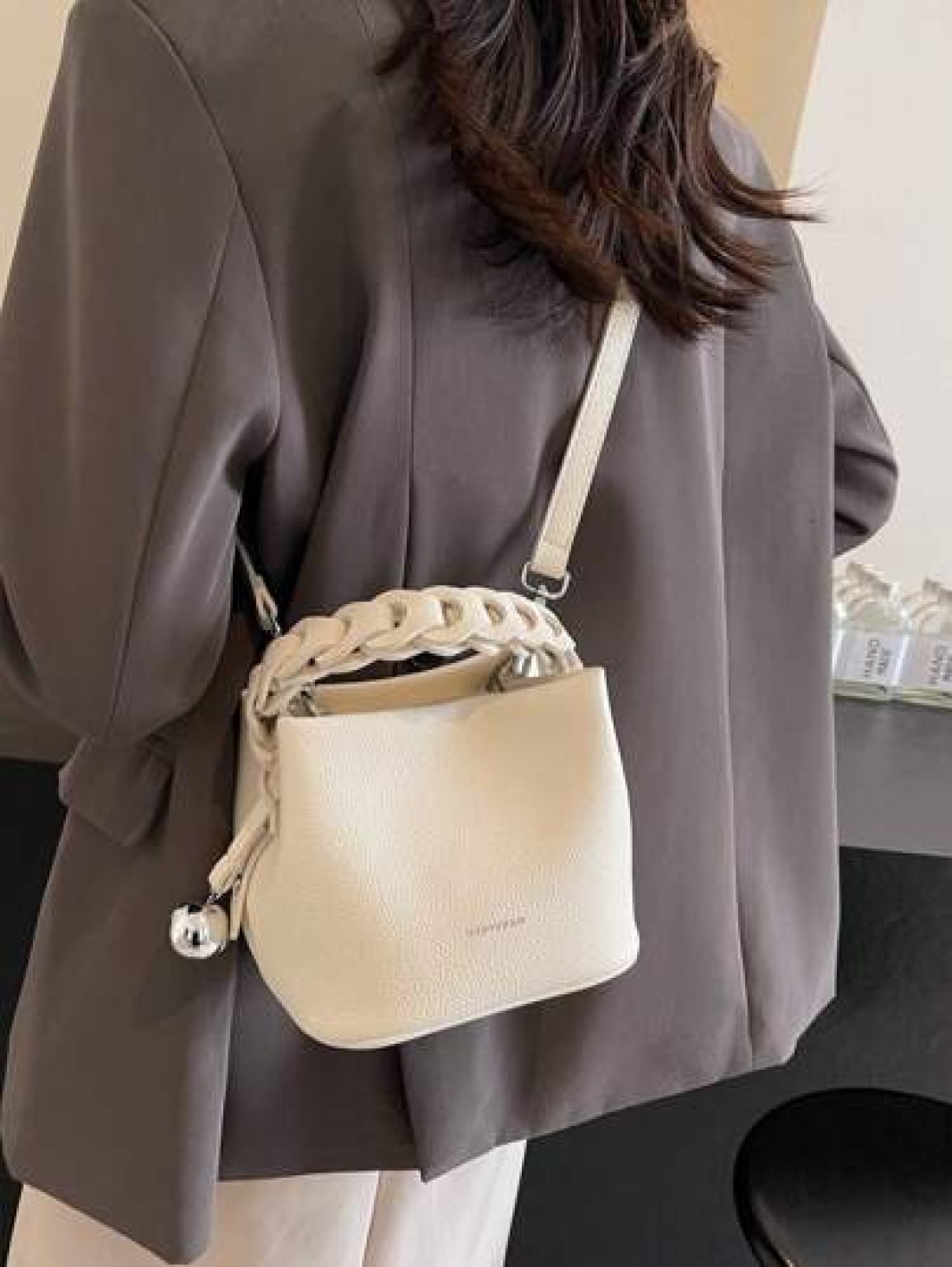 Fashion Joker Pu Waterproof Fabric Letter Pattern Design Metal Pendant Decoration Design Portable Square Bag Preparation Of Portable Elegant Handbag Business Commuter Bag Suitable For Work High End Fa