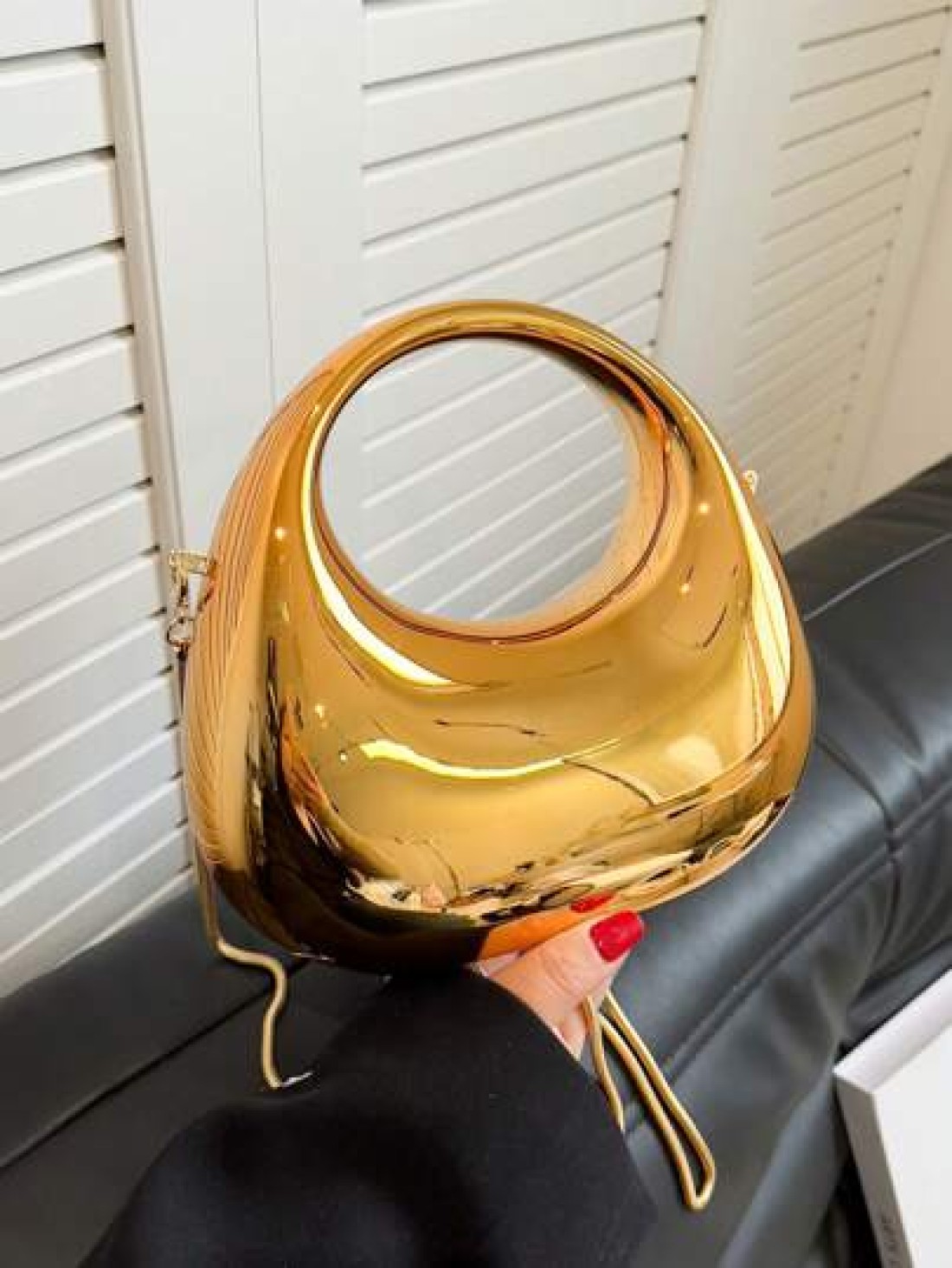 1pc New Arrival Golden Acrylic Clutch Bag Fashionable Personalized Handbag For Evening Party With Light Silver Color Moon Shaped Glittering Surface Detachable Metallic Chain Strap For Crossbody Wearin