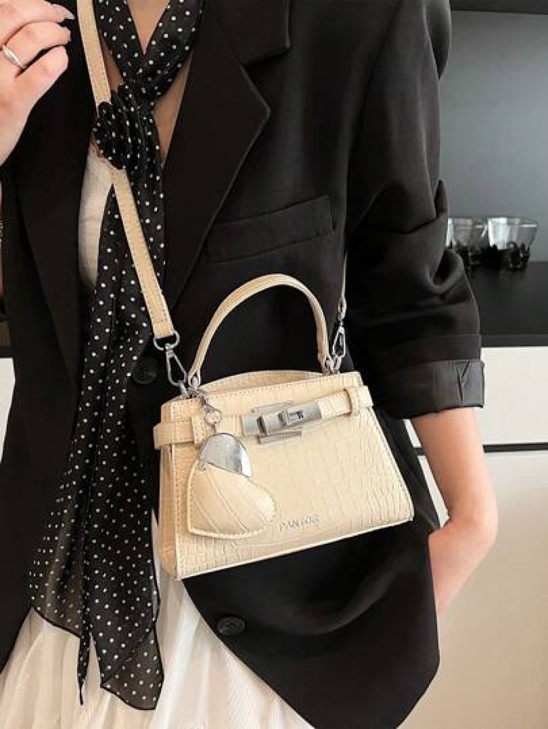 High End Crocodile Pattern Ladies Handbag High End Simple Letter Decoration Adjustable Shoulder Strap Messenger Bag Fashionable Strap Hardware Decoration Shoulder Commuter Bag Magnetic Buckle Opening