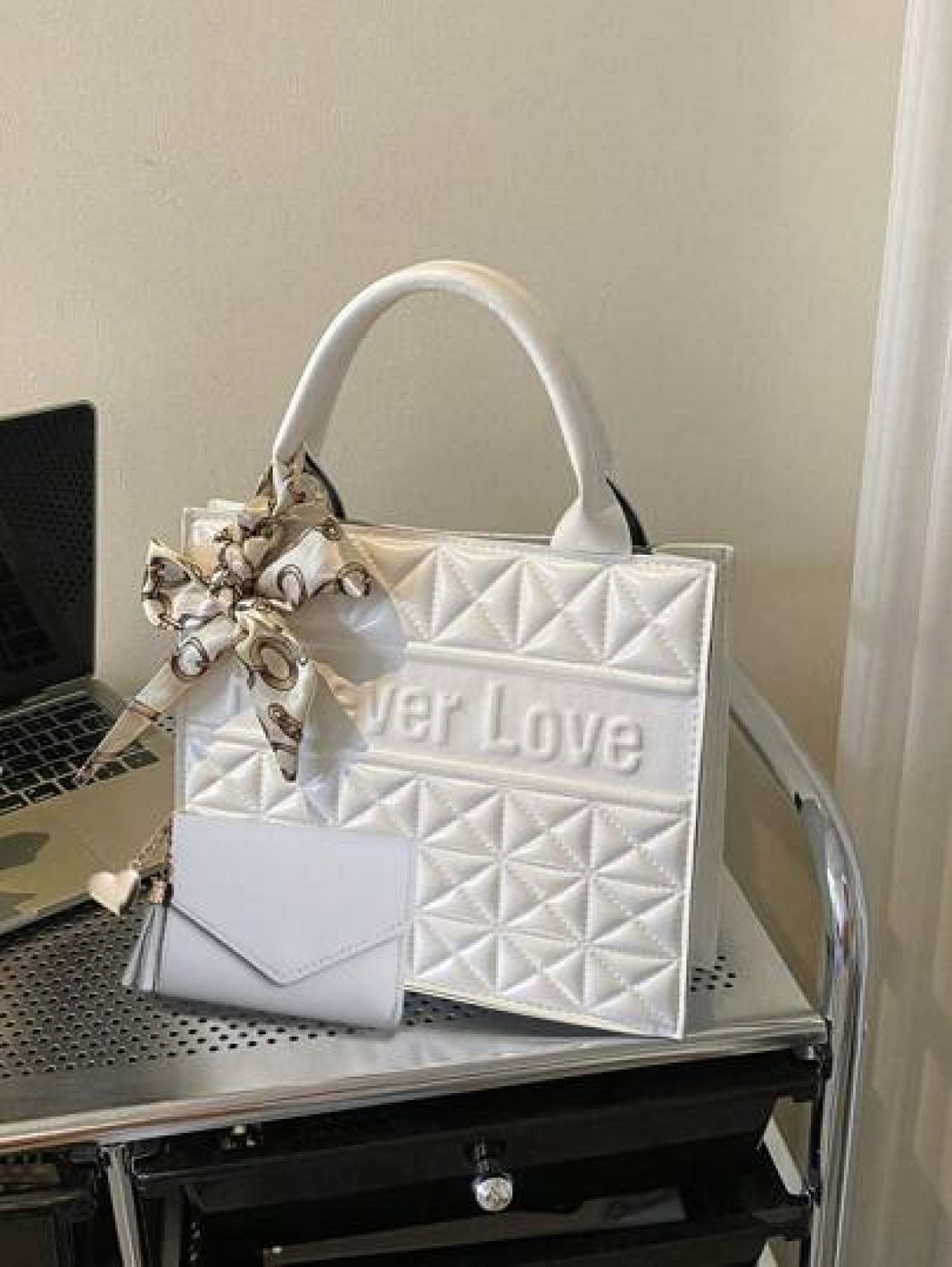 1pc 2pcs Set Fashionable Quilted Square Tote Bag With Letter Pattern And Skinny Scarf Decor Large Capacity PU Shoulder Bag Purse Set Professional Business Briefcase For Work Commute Casual Handbag Off