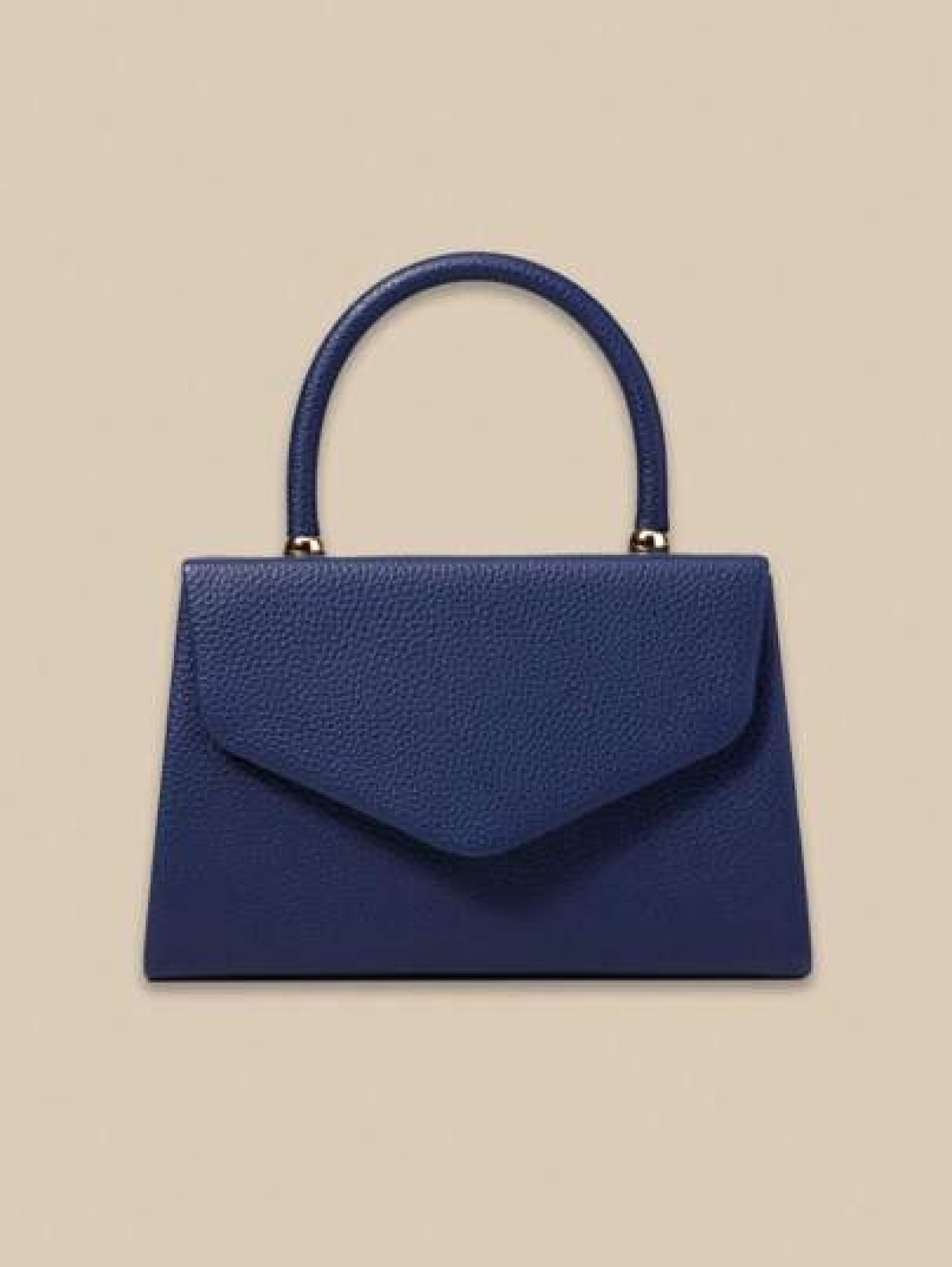 This Evening Bag Has A Certain Capacity To Hold Items Like Phone Wallet And Cosmetics The Handheld Design Is Convenient To Grip The Leather Material With A Litchi Texture And The Exquisite Metal Conne
