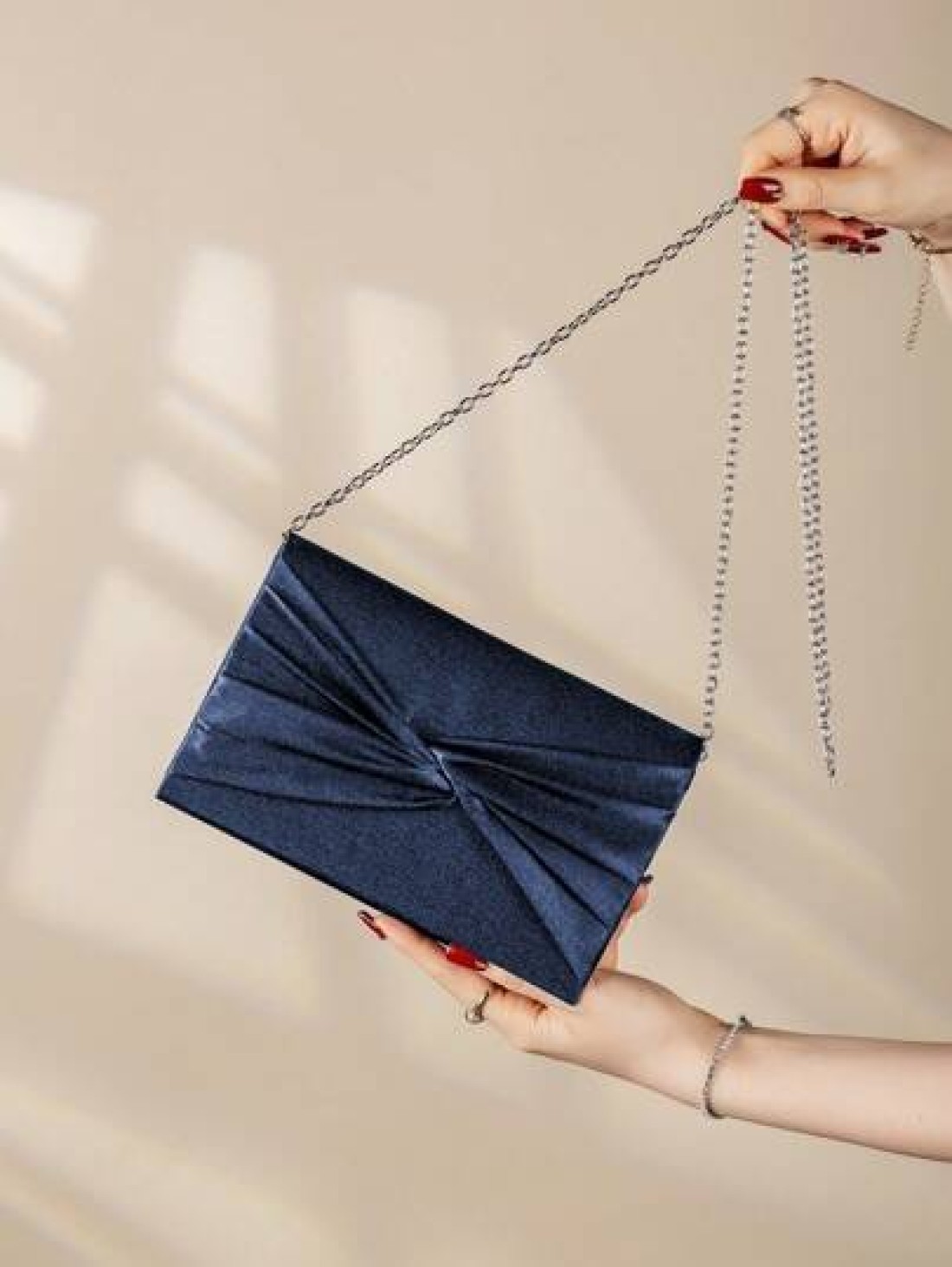 Elegant And Stylish Clutch Bag Charming Silk Knotted Flap Bag Satin Butterfly And Flower Shape Clutch Bag Exquisite Evening Bag Bridal Wedding Bag Luxury Metal Chain Shoulder Bag For Party Girls Women