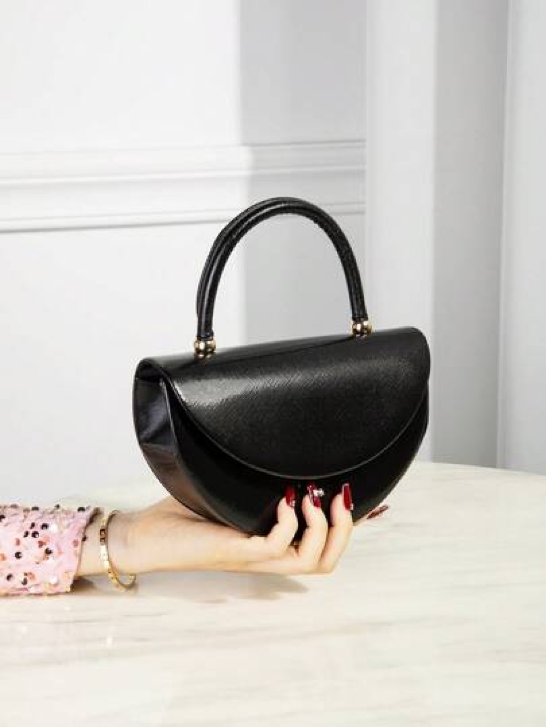 Elegant Women s Handbag Minimalist Chic Ladies Party Clutch Bag Chain Strap Sophisticated Evening Purse Lightweight Luxurious Design Perfect For Party Wedding Prom Dresses Pairs Well With Holiday Part
