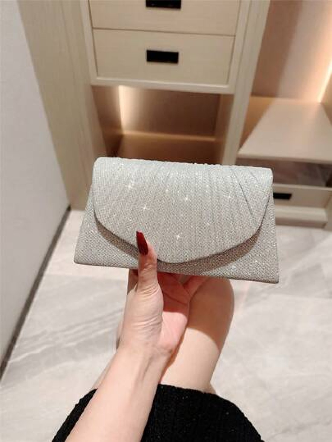 A Glittering Shiny Flip Evening Bag Mini Party Clutch With Pleated Design Envelope Bag With Chain Tready Bride Bag Perfect For Party Wedding Prom Dinner Banquet Matching With Wedding Dress Formal Dres