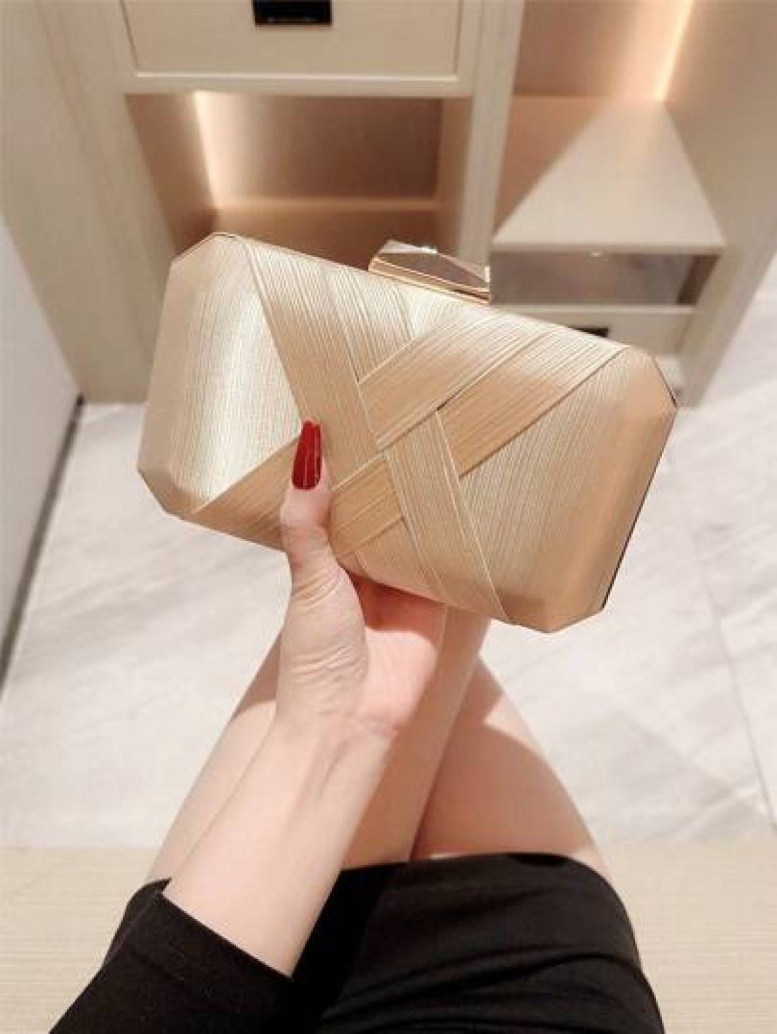 A Classic Crossed Satin Box Clutch Bag With High End Feel Suitable For Evening Party Formal Occasions Dance Events Romantic Weddings Chain Strap Banquet Handbag