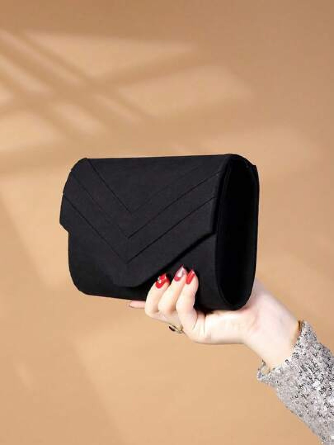 Luxury Evening Bag Glamorous Elegant Refined Alluring Quiet Luxurious Metal Edged Chain Square Velvet Bag Suitable For Ladies Party Girls Brides Perfect For Parties Weddings Galas Dinners Great Gift F