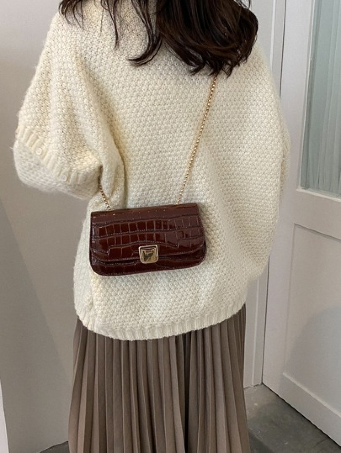 Waterproof Lightweight Business Casual Crocodile Embossed Chain Bag For Teen Girls Women College Students Rookies White Collar Workers Perfect For Office College Work Business Commute Outdoors Travel