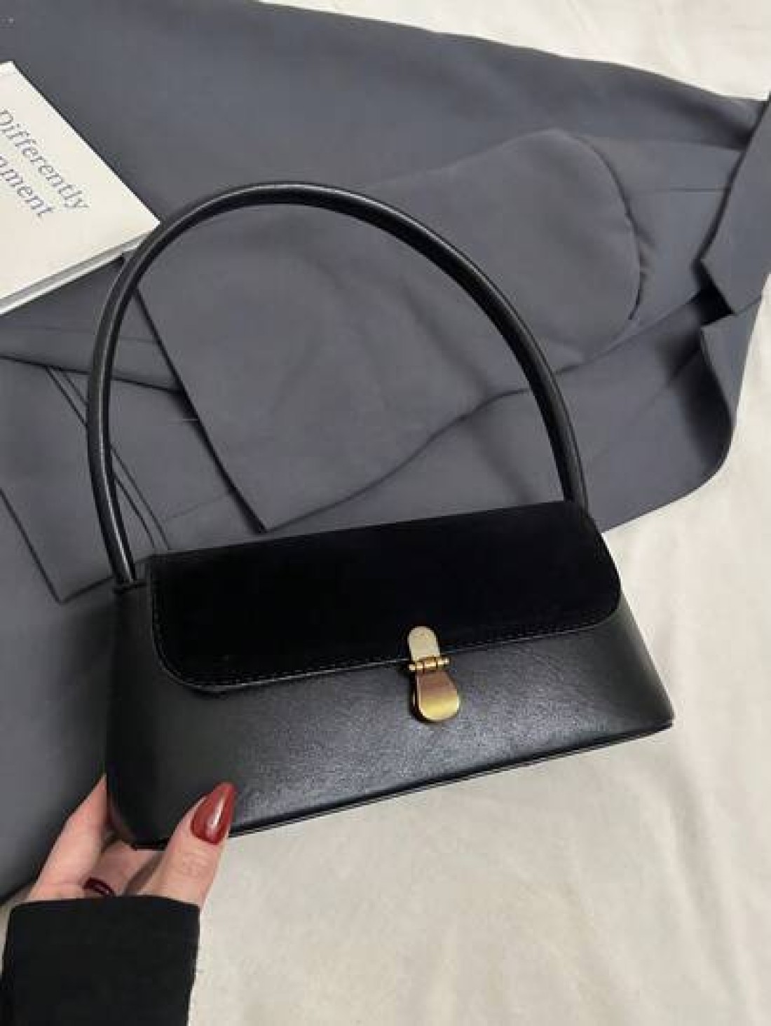 2025 Retro Niche Baguette Bag New Fashionable French Armpit Shoulder Handbag Commuter Bag