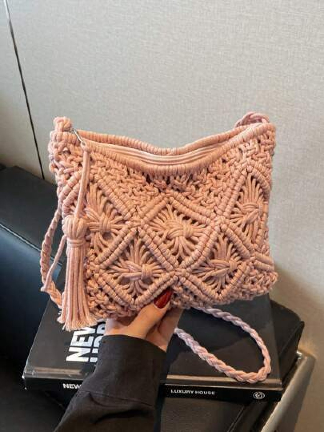 Handwoven Small Crossbody Bag For Women New Woven Shoulder Bag Niche Beach Casual Versatile Square Small Envelope Bag Fashion Crossbody Bag For Holiday Beach
