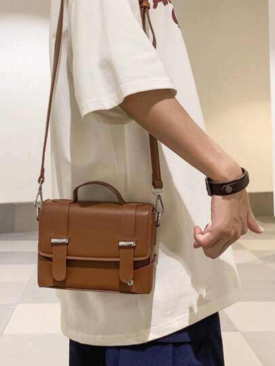 peach tree 1pc Fashionable Solid Color Adjustable Strap Flap Closure Casual Retro Daily Wear Messenger Bag Business Lightweight Waterproof PU Mini Crossbody Bag Christmas Bag Vacation Gifts Retro Bag