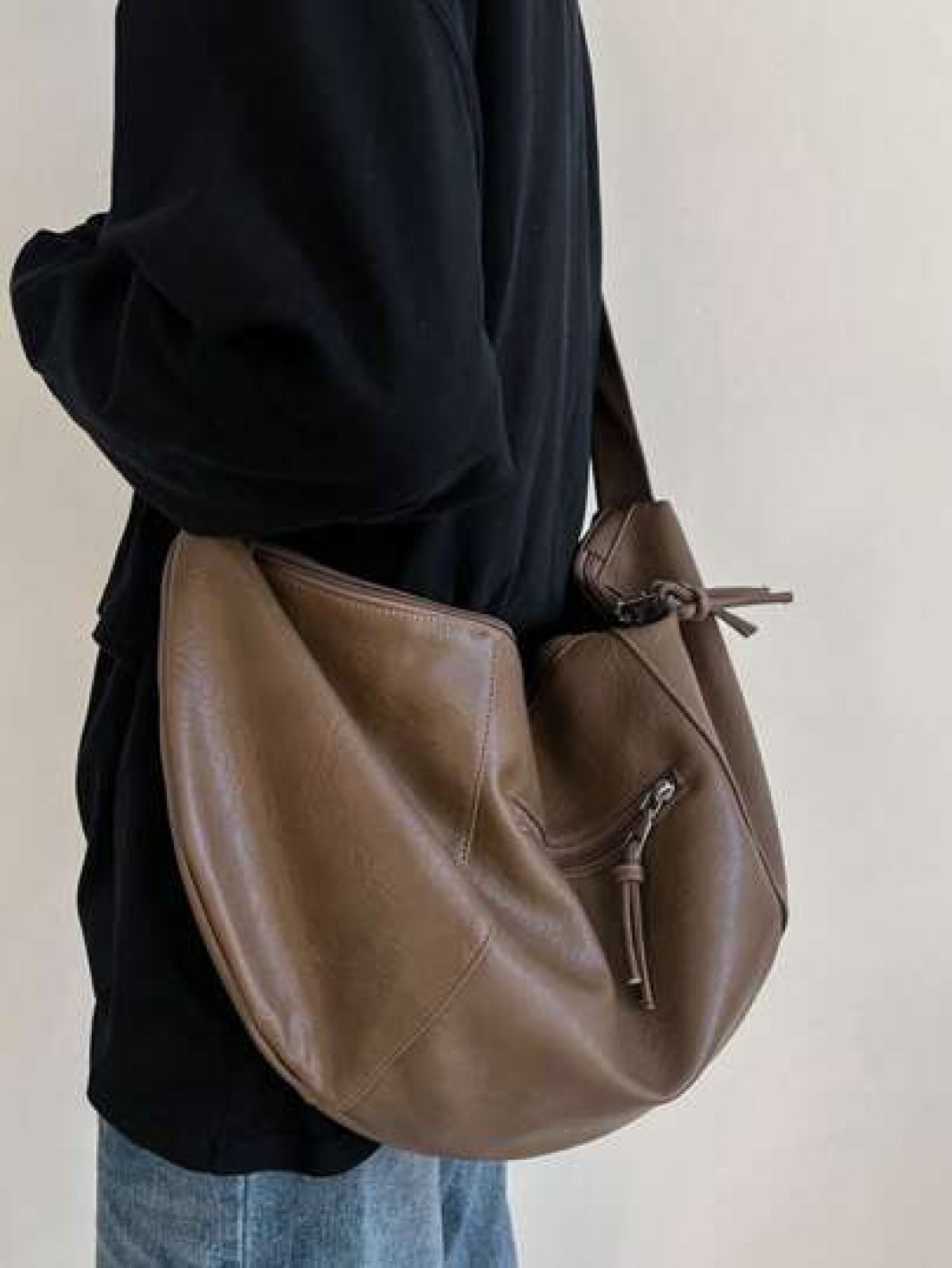 Fashionable Solid Color Shoulder Bag Personalized Casual Crossbody Bag Large Capacity Soft PU Dumpling Bag Korean Style Backpack School Bag Commute Gifts Scream Men Bag Winter Laptop Thanksgiving Trav