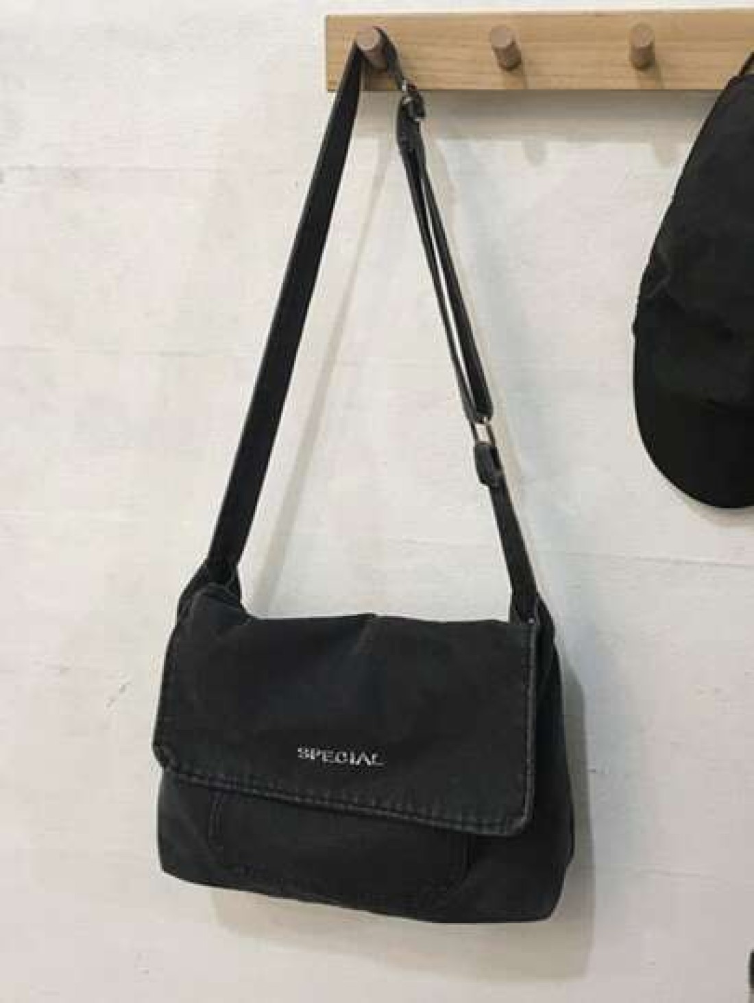 Men Letter Graphic Flap Messenger Bag Multifunctional Shoulder Bag Schoolbag For Travel College School Sling Bag Sport Bag For High School University Student School Supplies Fall Bag Cylinder Bag Old