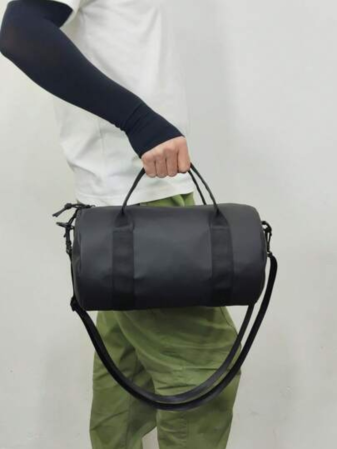 Men s Casual Crossbody Bag Sports Messenger Bag Shoulder Bag Fitness Courier Bag Round Bucket Shape Black Backpack