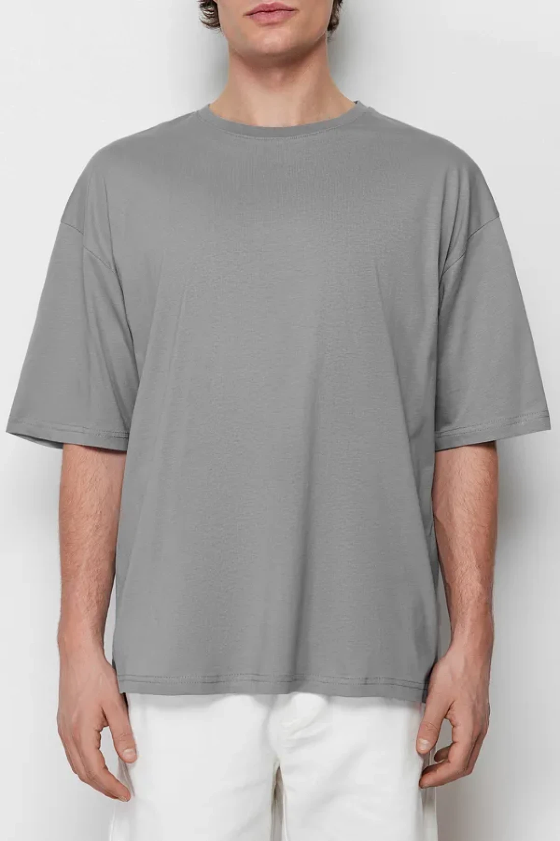 Trendyol Collection تي شيرت قطني واسع القطع مطبوع عليه زهور رمادية - TMNSS21TS1223