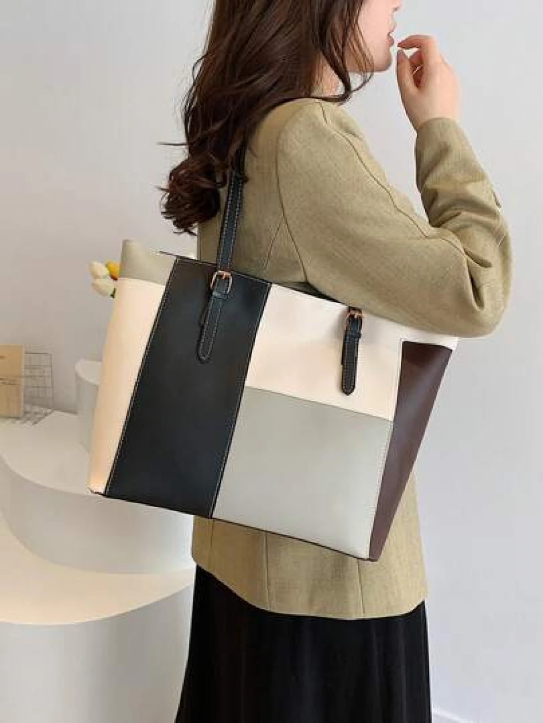 Fashionable Large Capacity Multi Pocket Over The Shoulder Tote Bag 32 12 28cm Casual Women s Large Handbag Fits Laptop Simple Stylish For Leisure Holiday