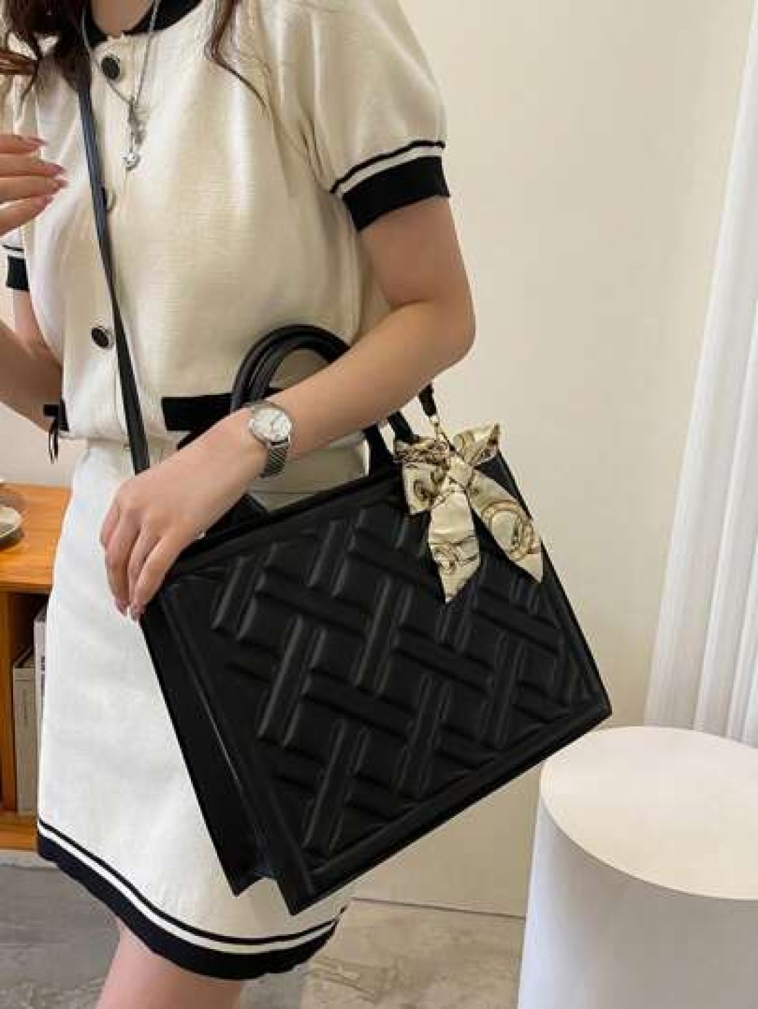 Versatile Women s Handbag With Scarf 2024 Summer New Commuting Tote Bag Shoulder Crossbody Chic Small Square Bag With Plaid Scarf Mark