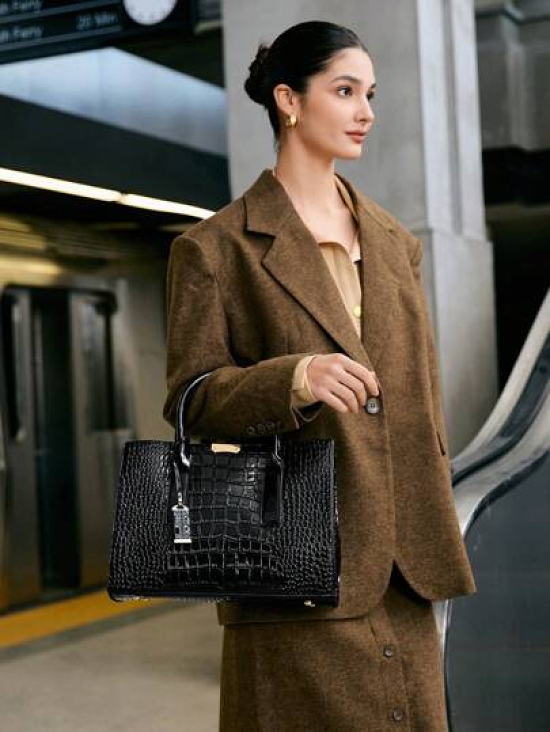 Women s Faux Crocodile Embossed Black Tote Bag Large Capacity Shoulder Bag Handbag Crossbody Bag Simple Crocodile Pattern Tote Bag Faux Leather Shoulder Bag Women s Classic Handbag Business Casual Wom