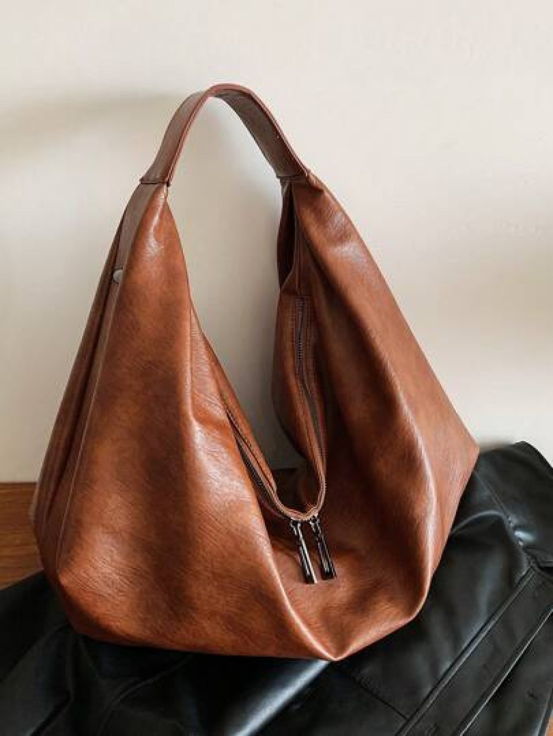 KVKY Large Retro Style Hobo Bag Large Capacity PU Tote Bag Women s Casual Shoulder Bag Armpit Bag With Zipper Suitable For Shopping Commuting Work And School Suitable For College Students White Collar