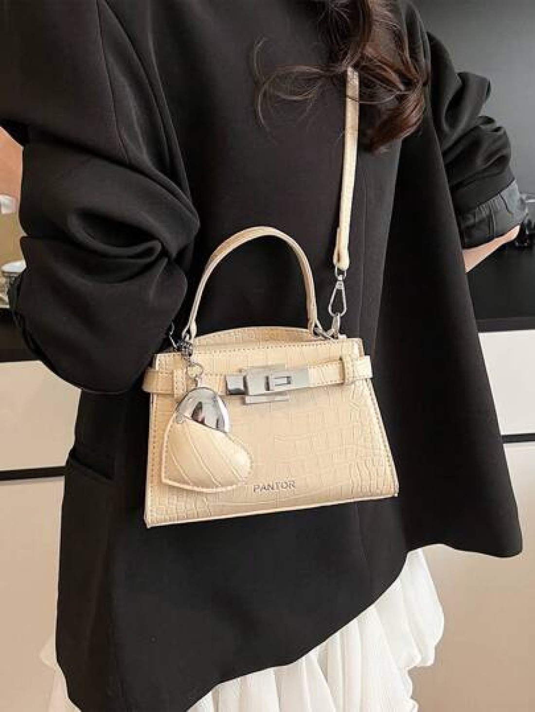 High End Crocodile Pattern Ladies Handbag High End Simple Letter Decoration Adjustable Shoulder Strap Messenger Bag Fashionable Strap Hardware Decoration Shoulder Commuter Bag Magnetic Buckle Opening