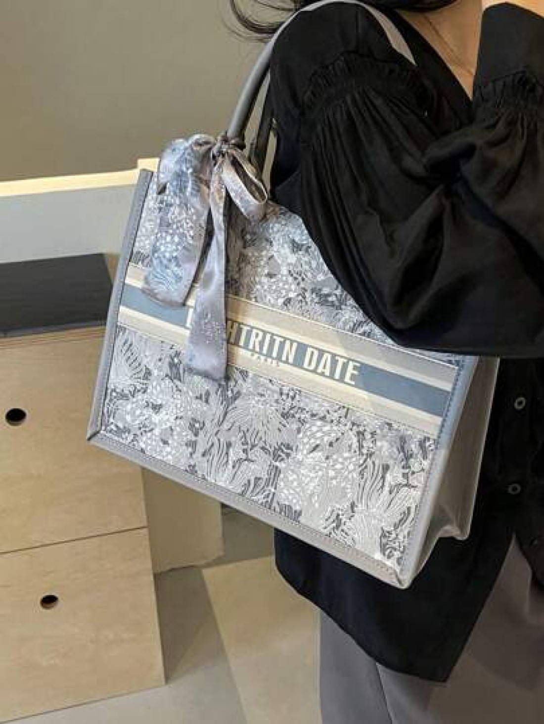 1pc 11in 7 9in 3 9in Fashionable Women s Tote Bag Large Capacity Square Shape Lightweight With Exquisite Silk Scarf Decoration Made Of Scratch And Abrasion Resistant Material Suitable For Shopping Dat