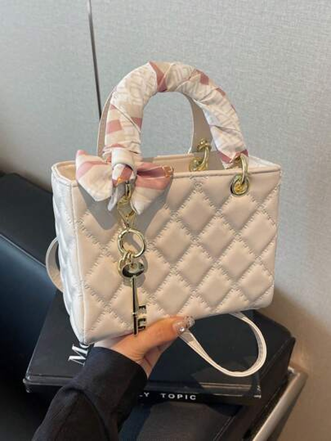 2024 New Burgundy Red Diamond Pattern Handbag Compact And Elegant High End And Atmospheric Crossbody Shoulder Bag Christmas Gift Perfect For Travel And Parties Best Mothers Day Gifts Women