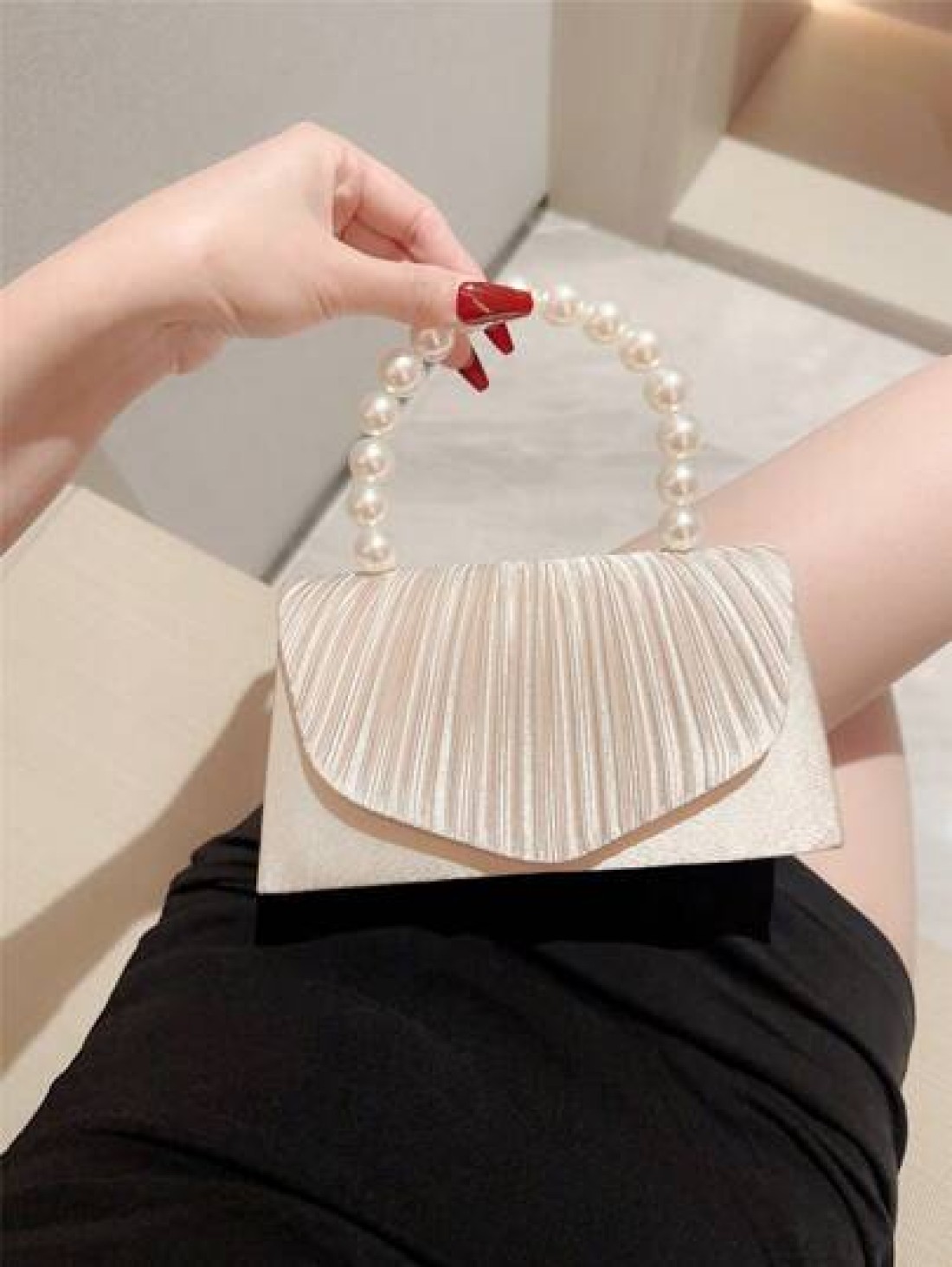 An Elegant Classic Pleated Design Evening Bag Romantic Faux Pearl Party Clutch Bag Luxury Satin Formal Dress Bag Flap Clutch With Chain Strap For Prom Perfectly Matching With New Years Outfit Excellen