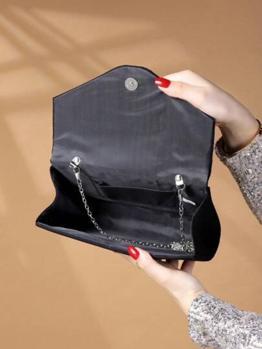 Luxury Evening Bag Glamorous Elegant Refined Alluring Quiet Luxurious Metal Edged Chain Square Velvet Bag Suitable For Ladies Party Girls Brides Perfect For Parties Weddings Galas Dinners Great Gift F