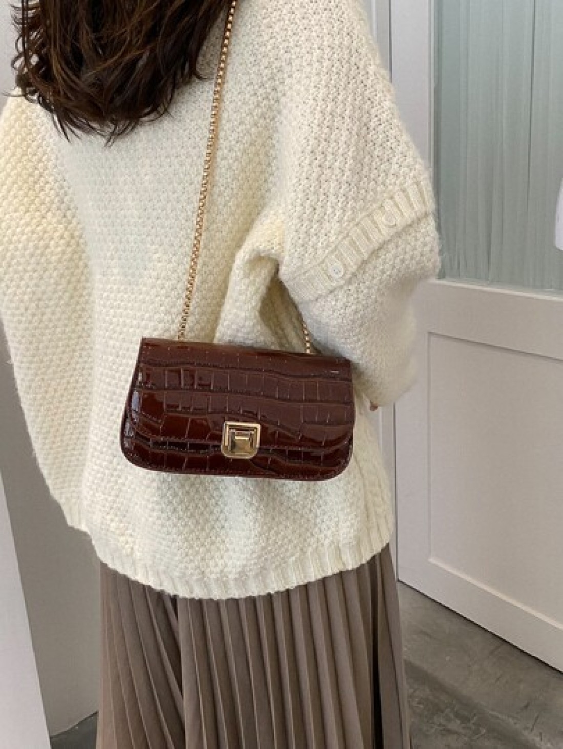 Waterproof Lightweight Business Casual Crocodile Embossed Chain Bag For Teen Girls Women College Students Rookies White Collar Workers Perfect For Office College Work Business Commute Outdoors Travel