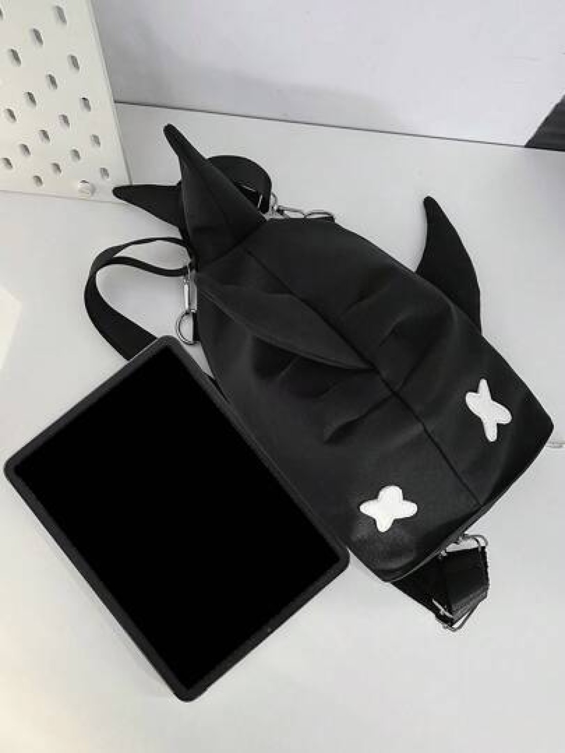 peach tree Shark Design Backpack Casual Shoulder Bag Suitable For High School College Students Couples Travel Sports Commuting Multi Pocket Lightweight Peach Tree Scream Bag Suitable For Halloween Chr