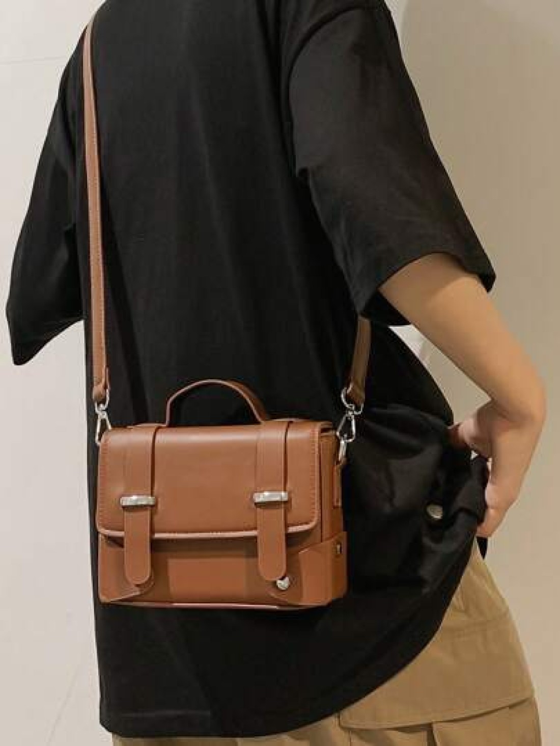 peach tree 1pc Fashionable Solid Color Adjustable Strap Flap Closure Casual Retro Daily Wear Messenger Bag Business Lightweight Waterproof PU Mini Crossbody Bag Christmas Bag Vacation Gifts Retro Bag