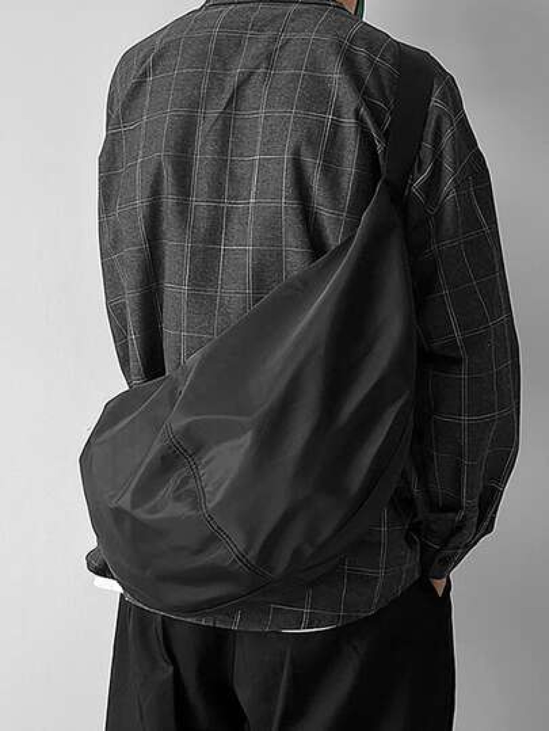 1pc Black Solid Color Nylon Cloth Water Proof Crescent Shaped Shoulder Bag With Large Capacity And Zipper Suitable For Men s Daily Commuting Traveling And School College Bag Purse Holiday Storage Bag