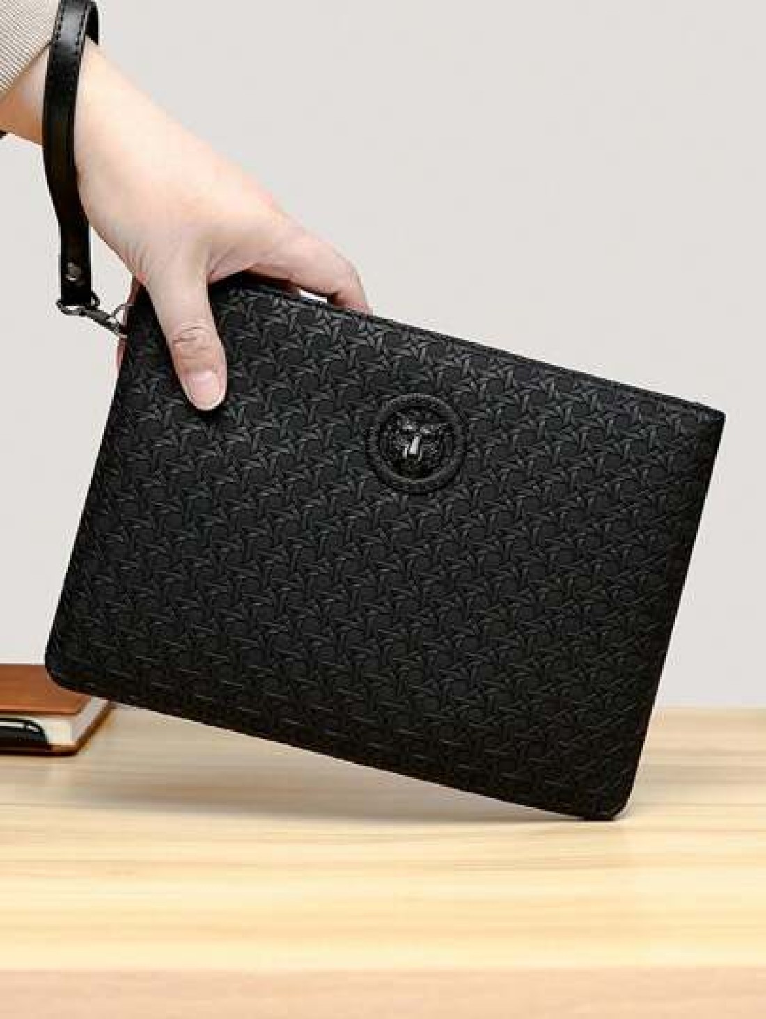 Men Single PU Embossed Clutch Wrist Bag Clutch Bag Hand Bag Wristlet Bag Purses Travel Work Summer Holiday Bag Multi Functional For Commute Undergraduates University Stylish Practical Portable Handbag