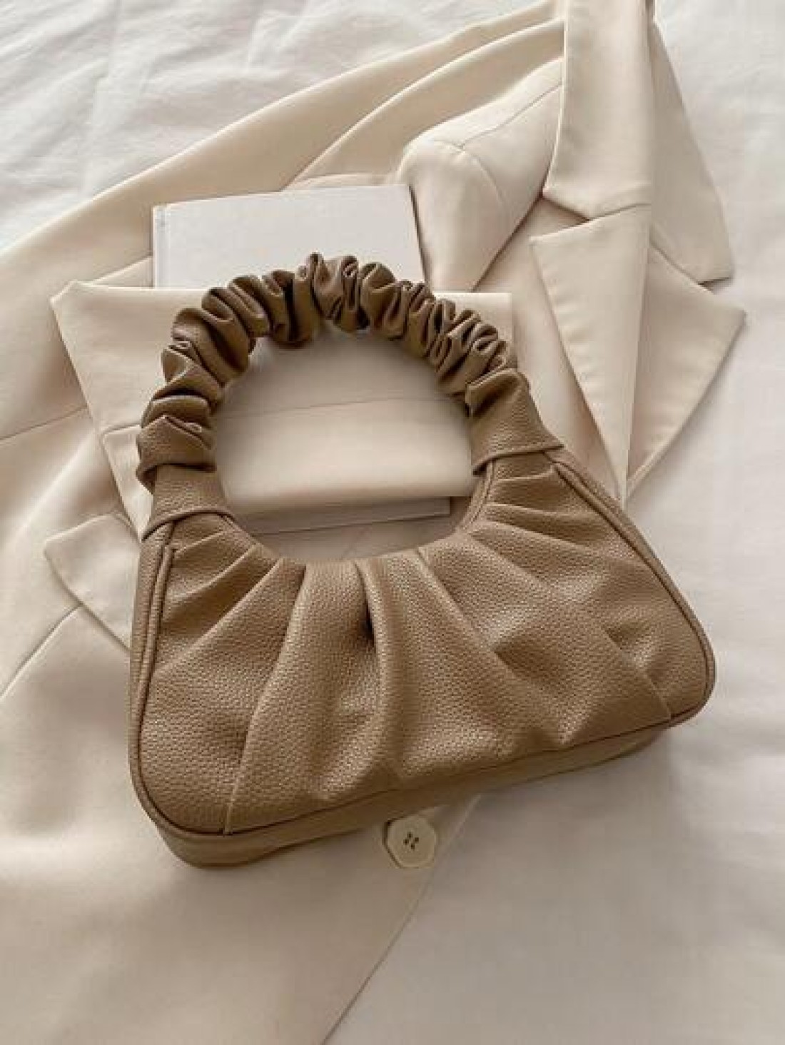 1pc Handbag Pu Magnetic New Style Pure Color Simple Ruffles Sweet Style Niche Design Fashion A Variety Of Colors Available Sufficient Capacity And Comfortable Touch Can Hold Mobile Phones Cosmetics An