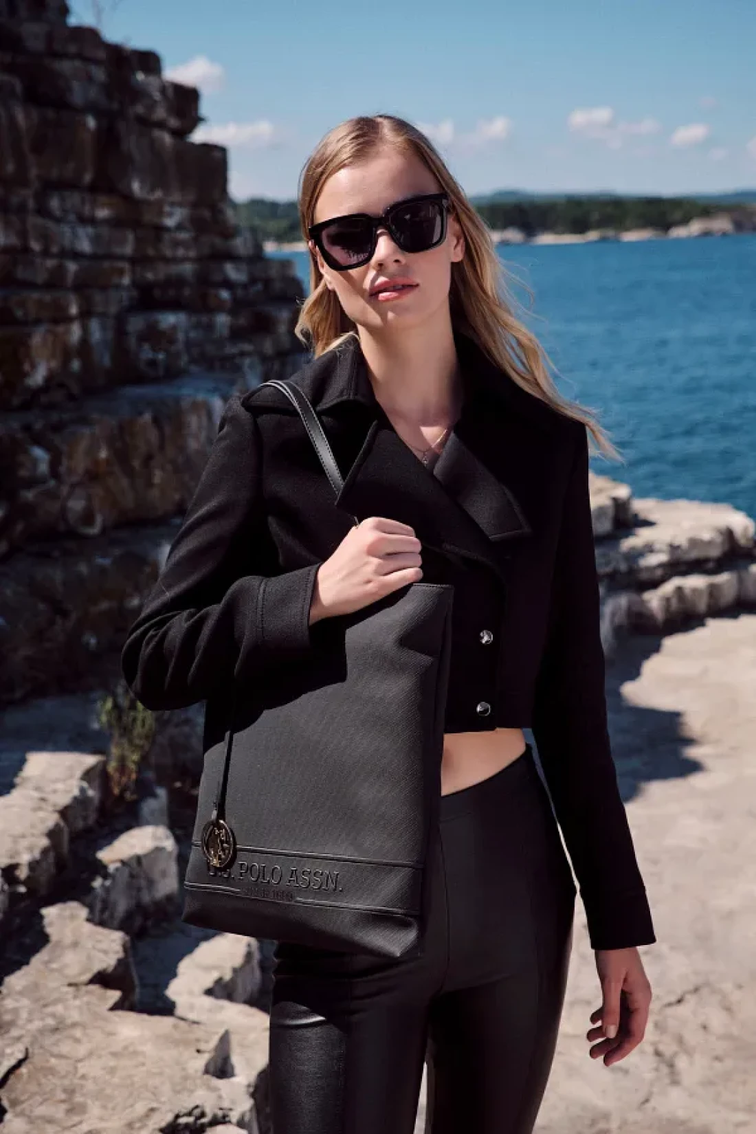 U.S. Polo Assn. حقيبة كتف نسائية باللون الأسود - Us8220 Online Exclusiv