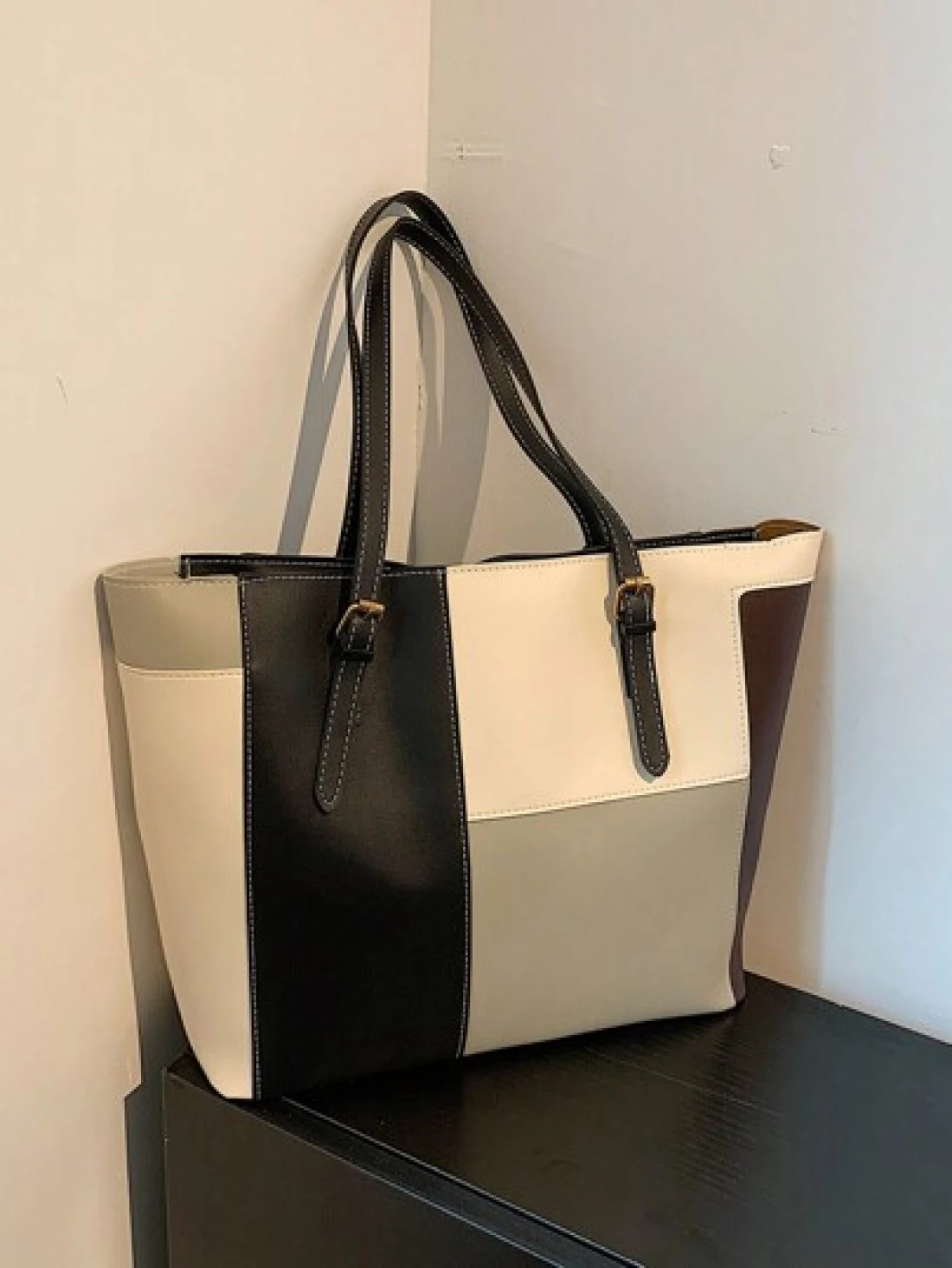 Fashionable Large Capacity Multi Pocket Over The Shoulder Tote Bag 32 12 28cm Casual Women s Large Handbag Fits Laptop Simple Stylish For Leisure Holiday