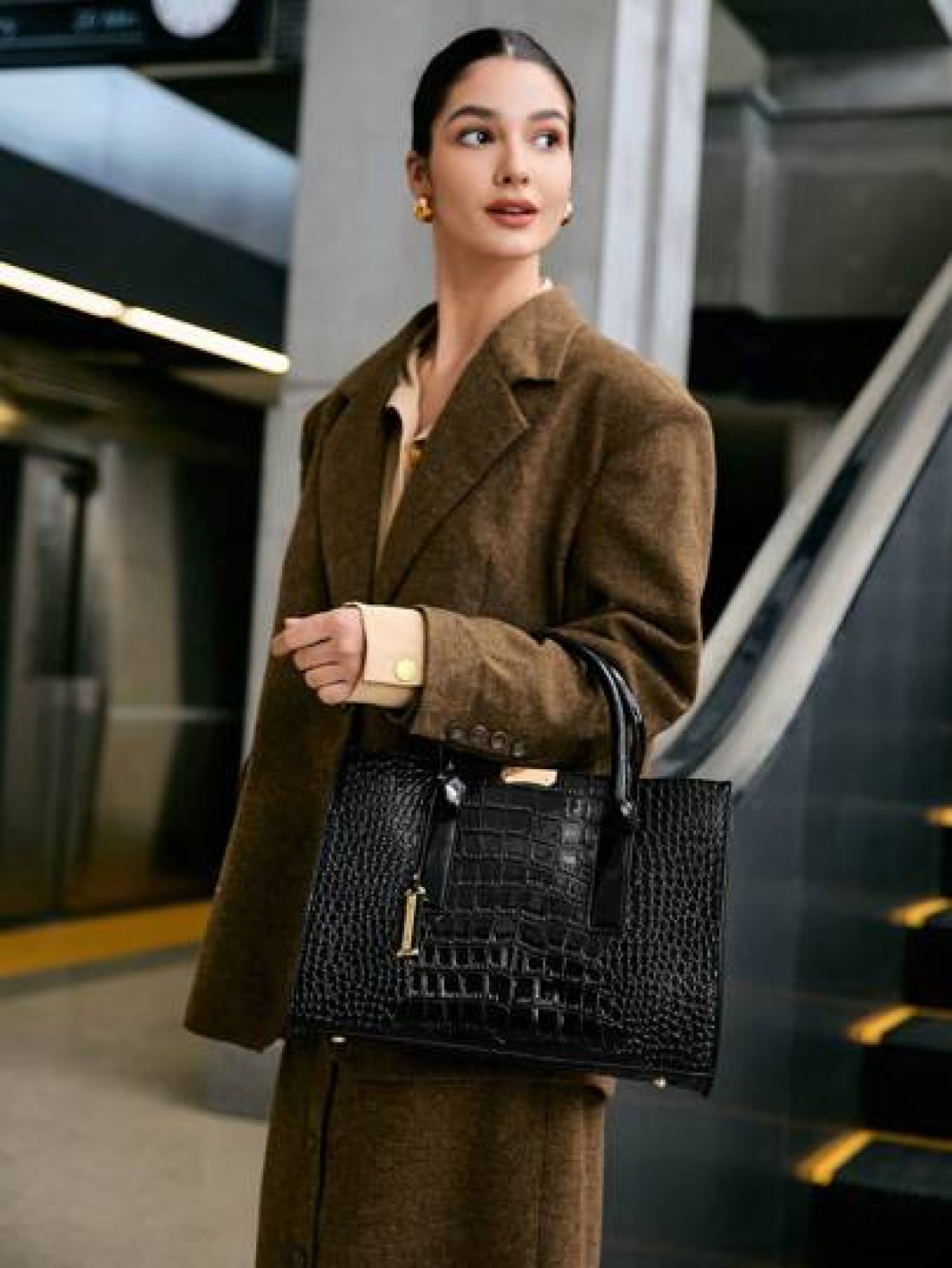 Women s Faux Crocodile Embossed Black Tote Bag Large Capacity Shoulder Bag Handbag Crossbody Bag Simple Crocodile Pattern Tote Bag Faux Leather Shoulder Bag Women s Classic Handbag Business Casual Wom