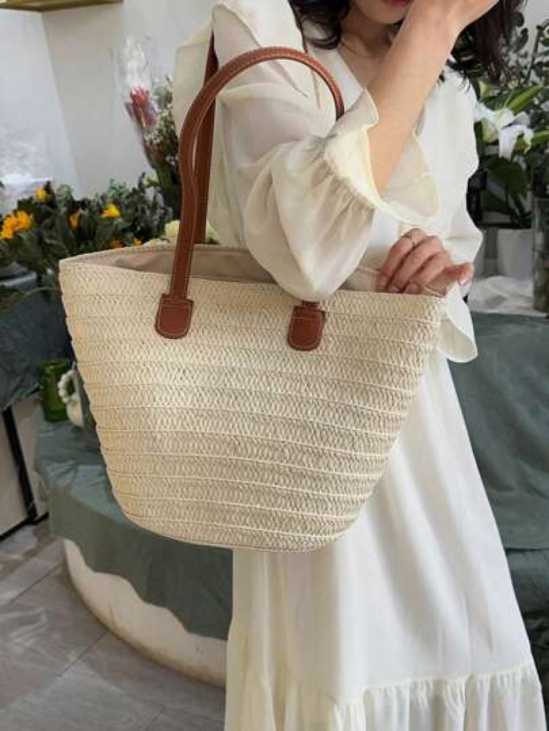 Straw Bag Straw Woven Handbag Beige Women Tote Bags Large Capacity Portable Beach Holiday Bag Double Handle Shoulder Bag Lunch Bag Business Bag Women s Stylish Shopping Bag For Teen Girls Women Colleg