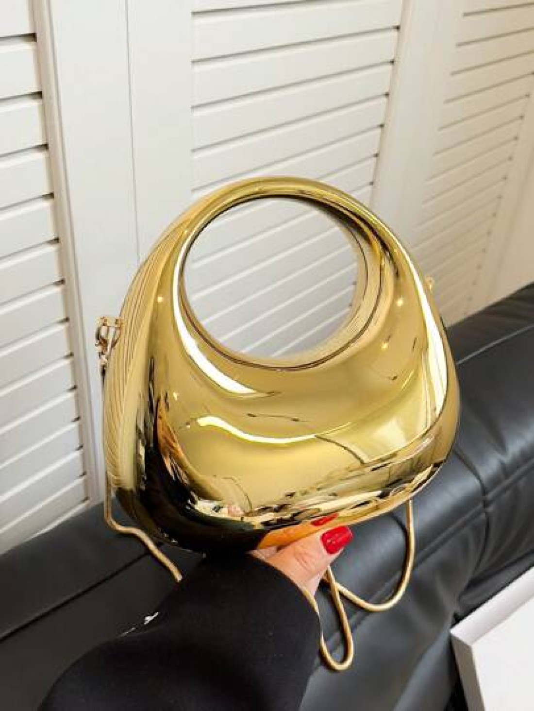 1pc New Arrival Golden Acrylic Clutch Bag Fashionable Personalized Handbag For Evening Party With Light Silver Color Moon Shaped Glittering Surface Detachable Metallic Chain Strap For Crossbody Wearin