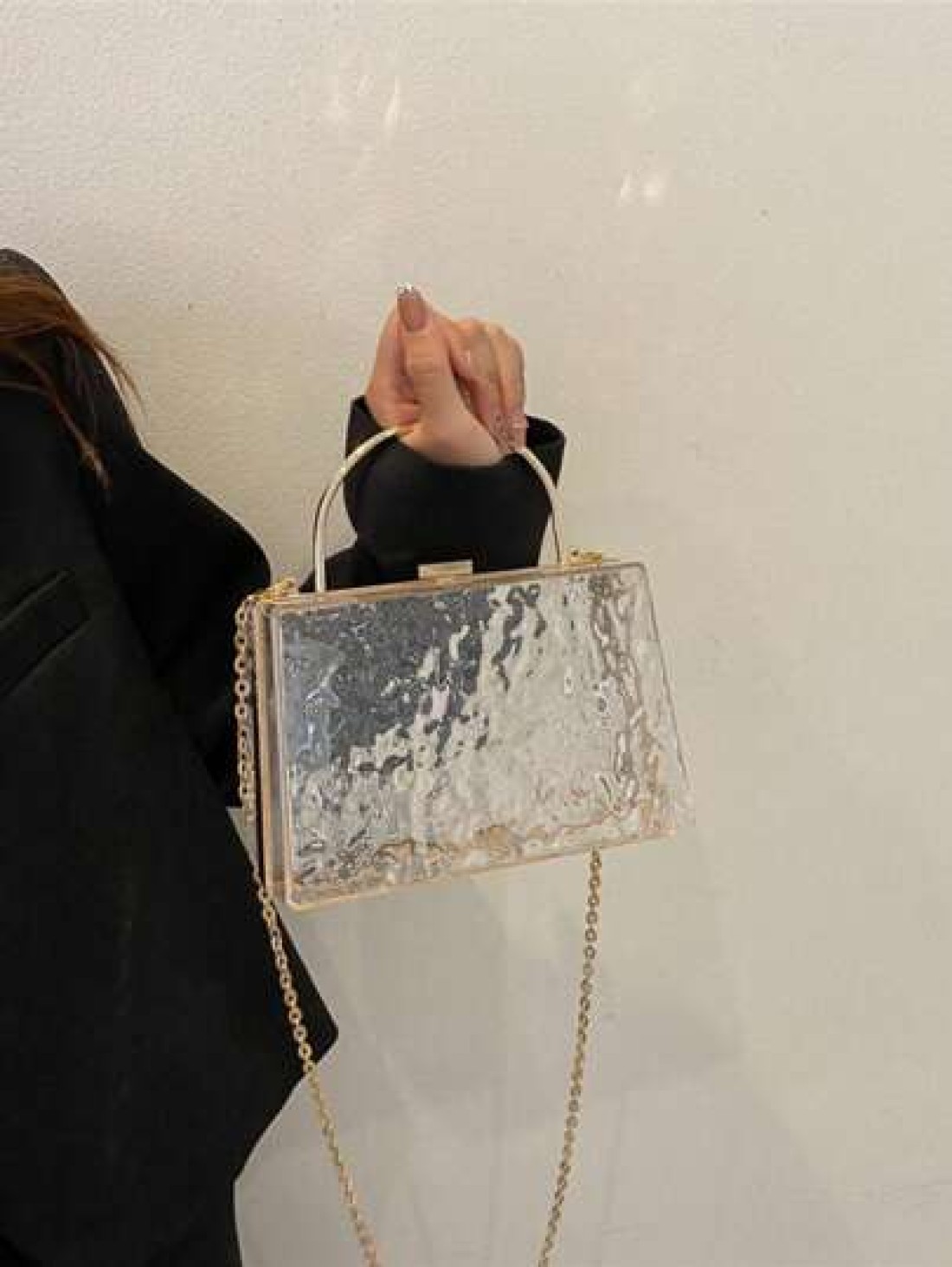 Mini Chain Decorated Transparent Water Wave Pattern Hard Shell Metal Hand Held Box Bag