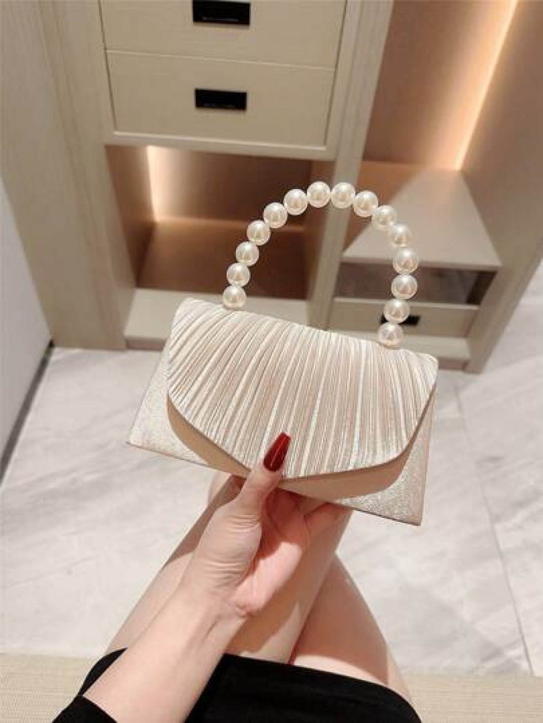 An Elegant Classic Pleated Design Evening Bag Romantic Faux Pearl Party Clutch Bag Luxury Satin Formal Dress Bag Flap Clutch With Chain Strap For Prom Perfectly Matching With New Years Outfit Excellen