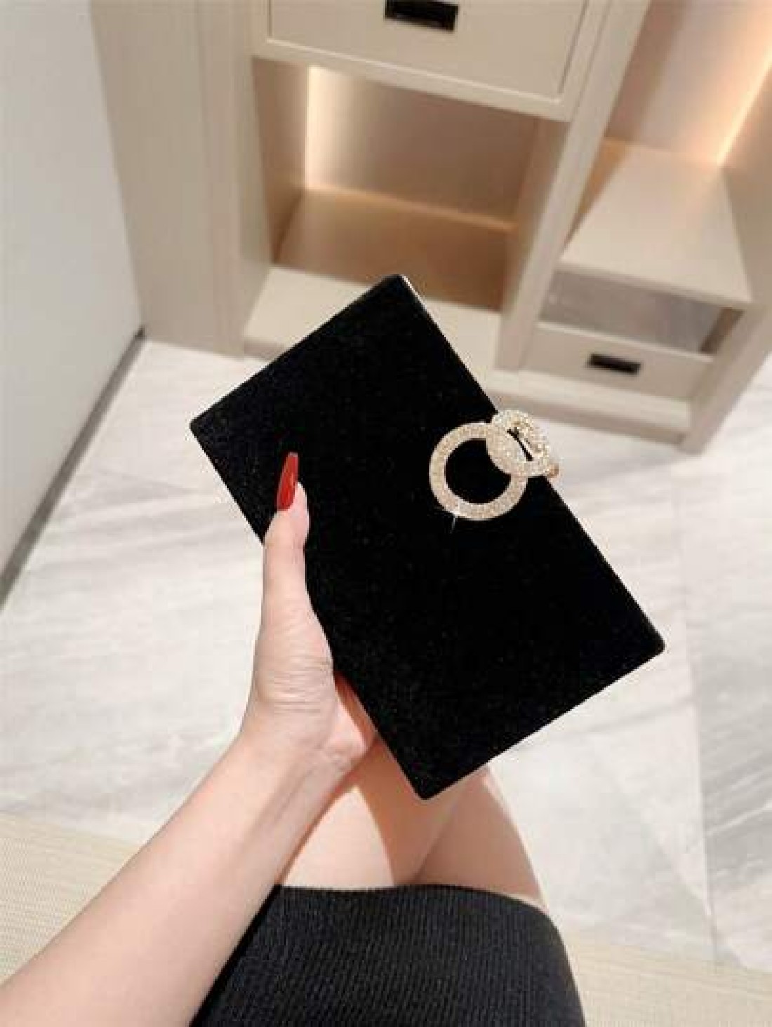 1pc Luxury Velvet Box Shaped Evening Bag Party Bag With Sparkly Crystal Button Decor Suitable For Formal Gown Prom Wedding Banquet Perfect For Party Wedding Prom Dinner Banquet Matching With Holiday P