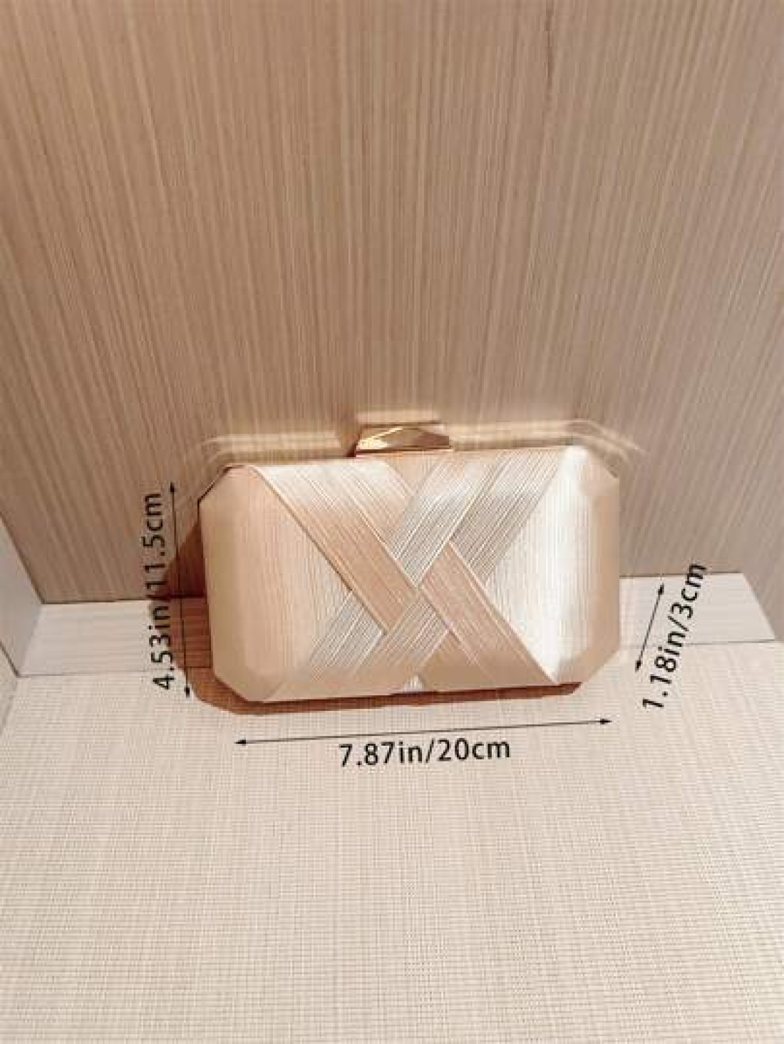 A Classic Crossed Satin Box Clutch Bag With High End Feel Suitable For Evening Party Formal Occasions Dance Events Romantic Weddings Chain Strap Banquet Handbag