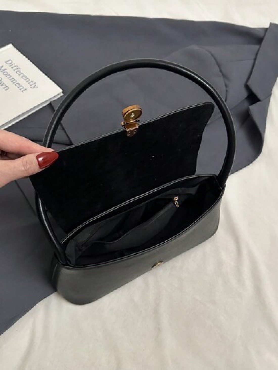 2025 Retro Niche Baguette Bag New Fashionable French Armpit Shoulder Handbag Commuter Bag