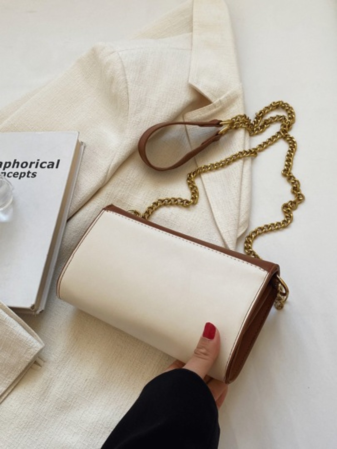 In 2024 The New Fashion Classic Letter Embroidery Printing Design Contrast Design French Baguette Bag Metal Buckle Decoration Design Shoulder Bag Is Suitable For Shopping